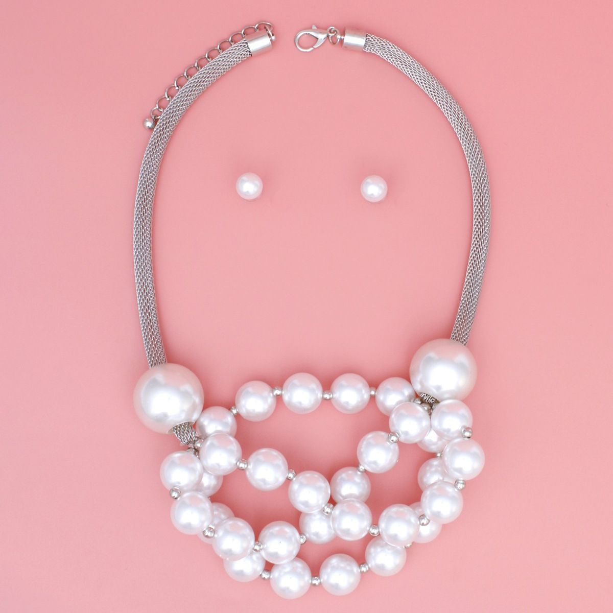 Bib Modern-Meets-Classic White Pearl Necklace
